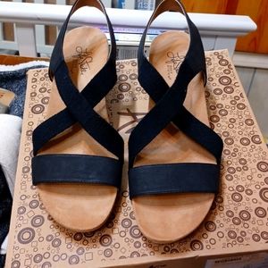 Life Stride Mexico Strappy Sandal. Excellent Condition Worn once.